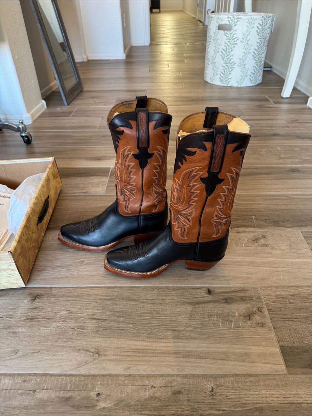 Lucchese 8 1/2 D oiled calf cowboy boots - Picture 7 of 11